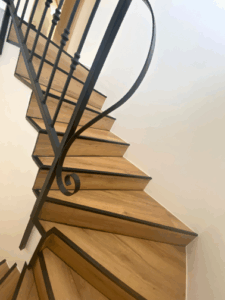 Laminált padló, parketta, aljzatkiegyenlítés, lépcső burkolás, szőnyegpadló