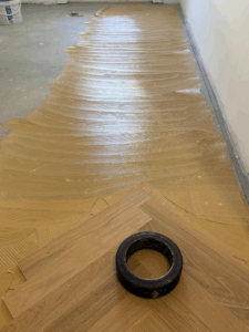 Laminált padló, parketta, aljzatkiegyenlítés, lépcső burkolás, szőnyegpadló