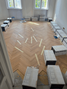 Laminált padló, parketta, aljzatkiegyenlítés, lépcső burkolás, szőnyegpadló