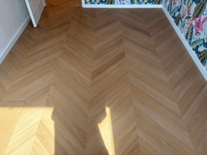 Laminált padló, parketta, aljzatkiegyenlítés, lépcső burkolás, szőnyegpadló