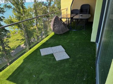 katrix parketta - műfű lerakása, műfű erkély
